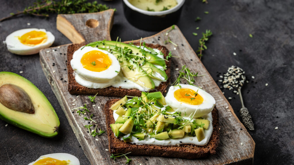 boiled eggs with toast and avocados for weight gain
